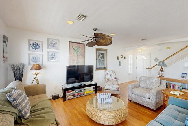 Building Photo - 1107 Gulf Dr S
