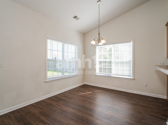 Building Photo - 1408 Parkland Way