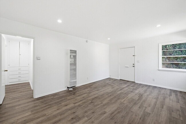 Building Photo - 4264 W Broadway