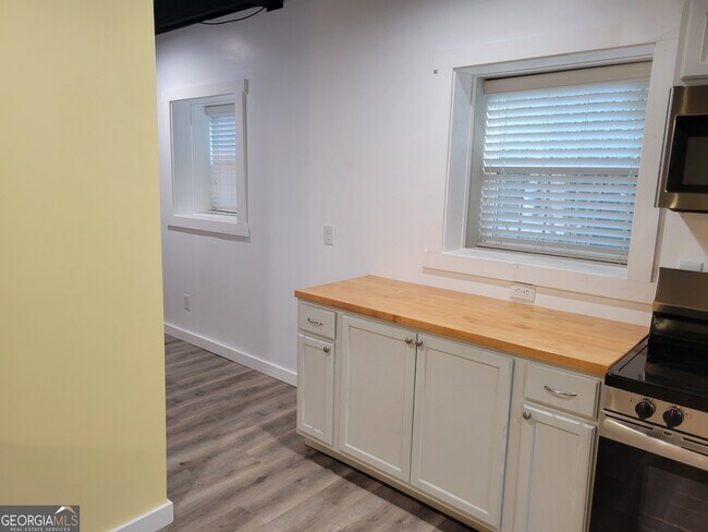 Building Photo - 3495 Tulip Dr