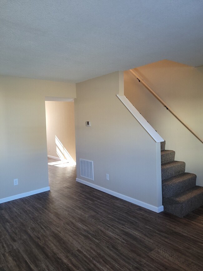 Building Photo - 819 Cherry St