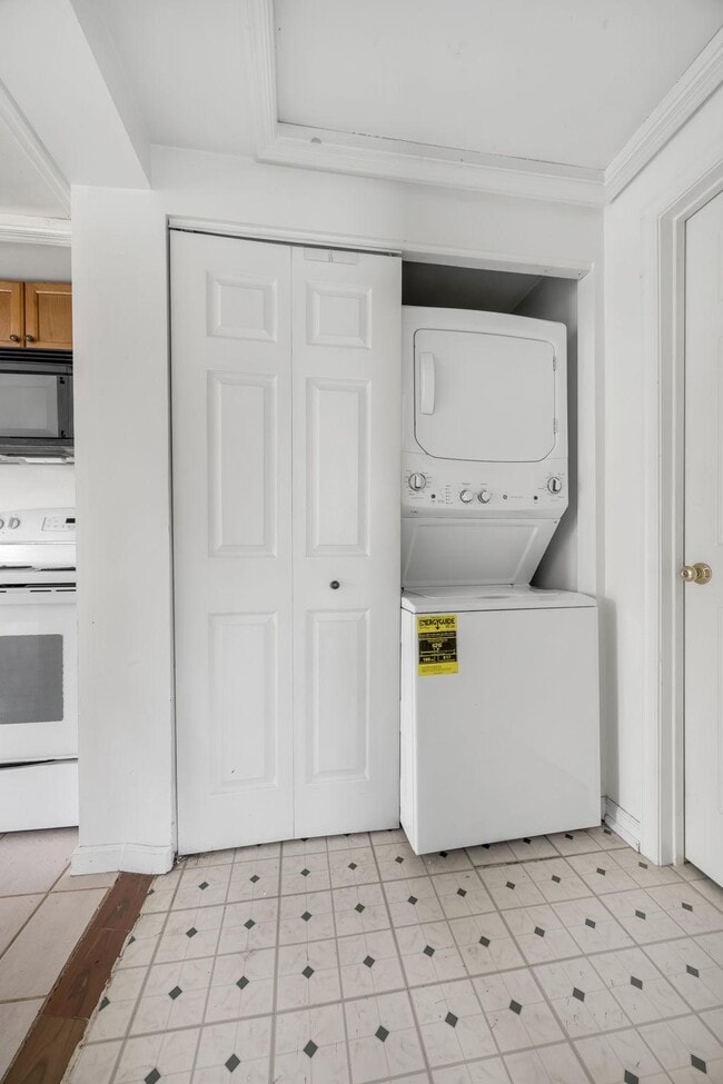 Building Photo - 208 Telegraph Rd