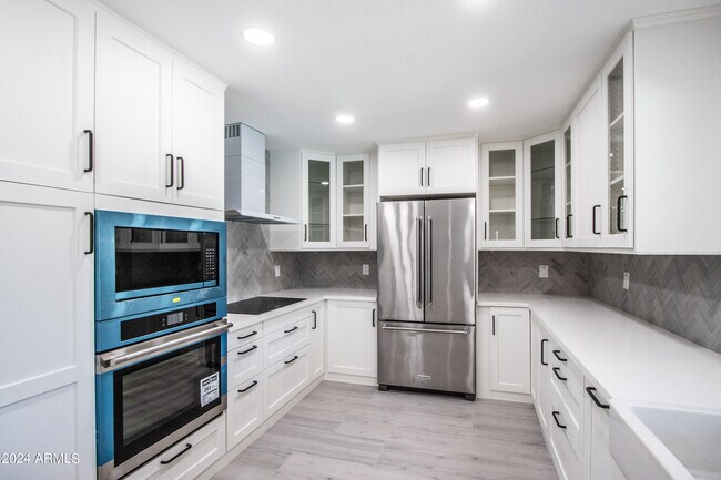 Building Photo - 1052 E Sandpiper Dr
