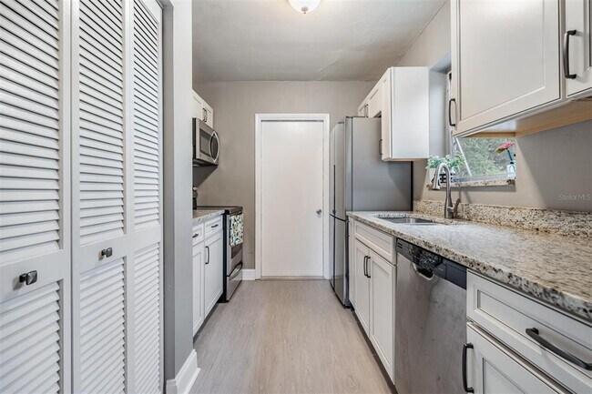 Building Photo - 6985 Merrick Ln