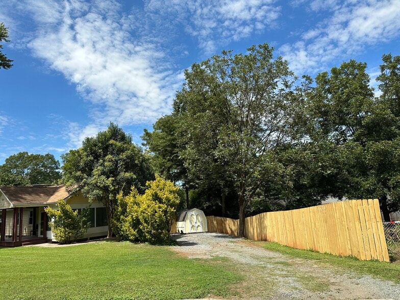Shed From Street - 1033 Woodside Ave