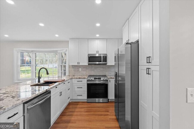 Building Photo - 541 N White St