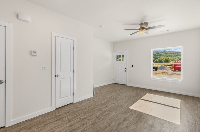 Building Photo - Brand New Townhomes 15 Minutes from Bentonville!