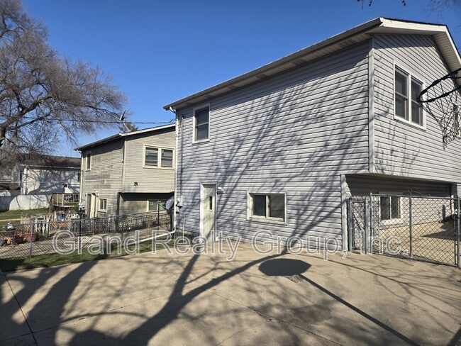 Building Photo - 307 N Rosedale Ct