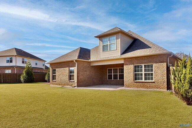 Building Photo - 115 Somer Creek Ln