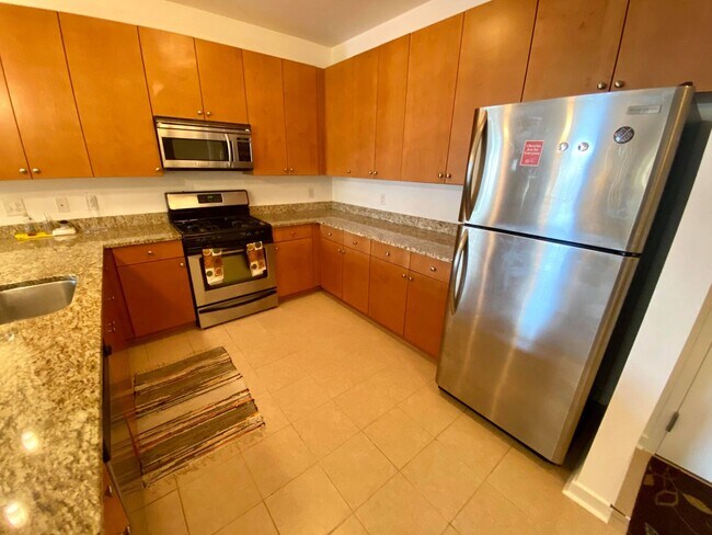 Building Photo - Charming 2Bedroom/2Bath Condo in Heart of ...