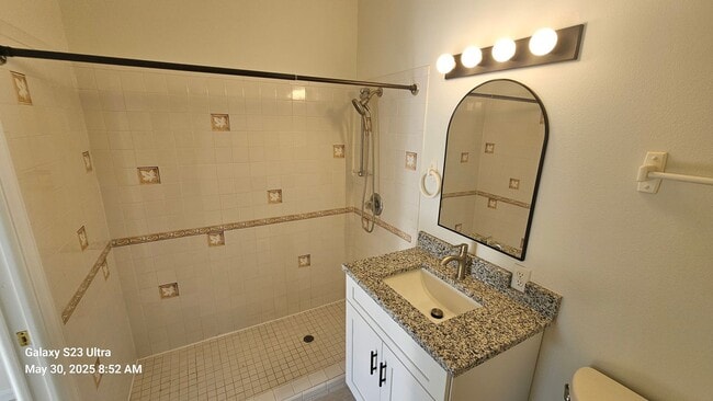 Building Photo - Fully Remodeled 3 Bedroom, 2 Bath Duplex w...