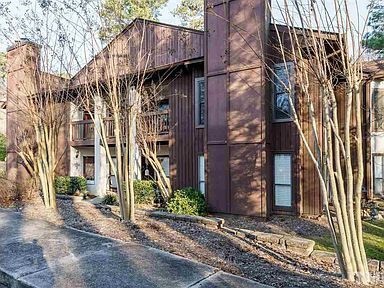 Building Exterior - 622 New Kent Plz