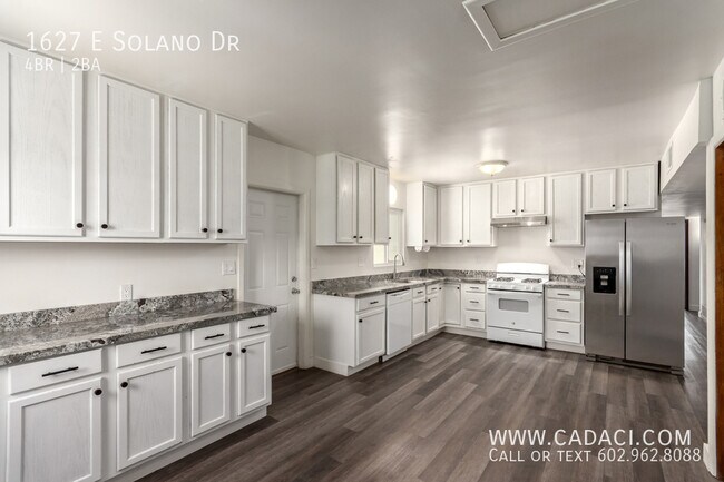 Building Photo - 1627 E Solano Dr