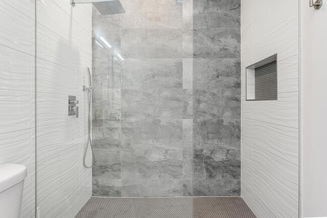 Building Photo - 826 SW 14th Ct