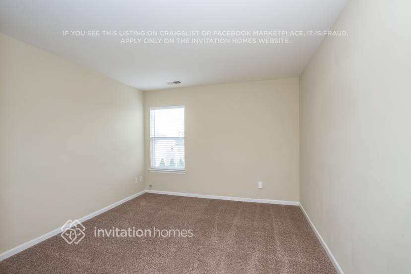 Building Photo - 16411 Austringer Pl