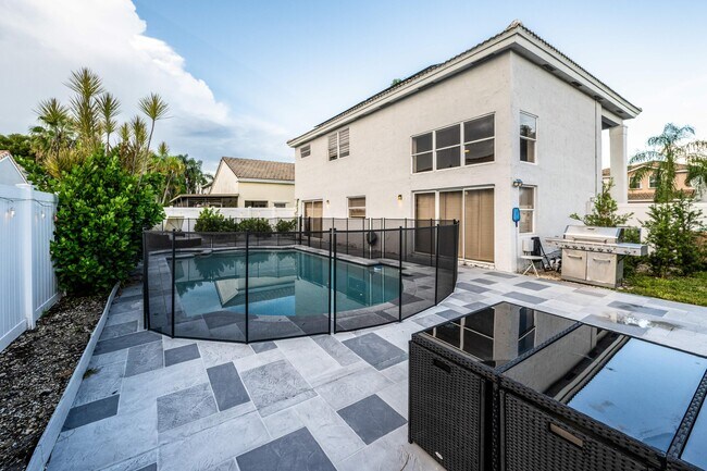 Building Photo - 621 Lakeshore Terrace