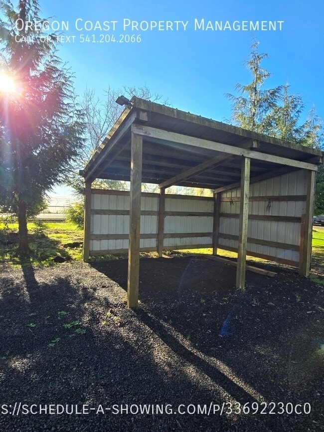 Building Photo - 1025 Wilson River Loop