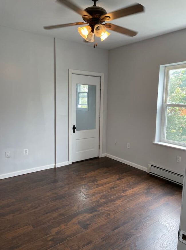 Building Photo - 3933 E Grant St