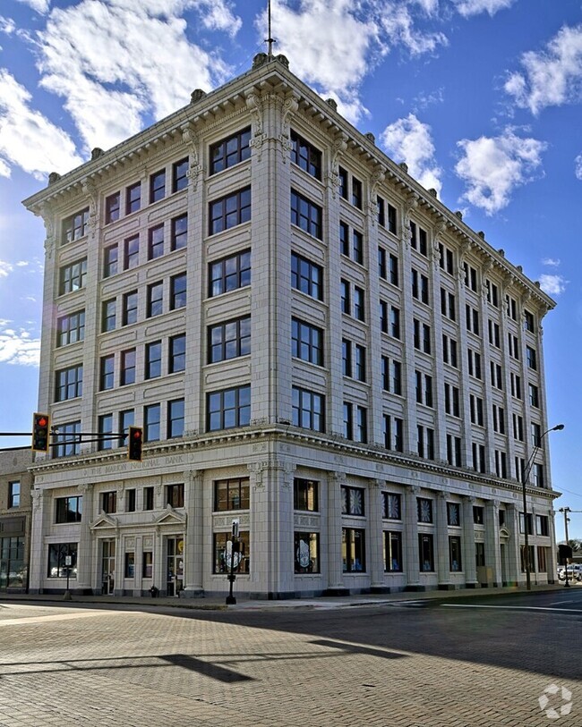 Building Photo - 402 S Washington St