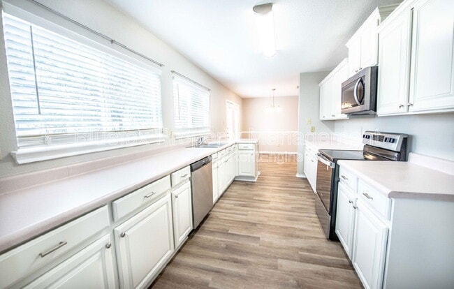 Building Photo - 225 Samantha Dr
