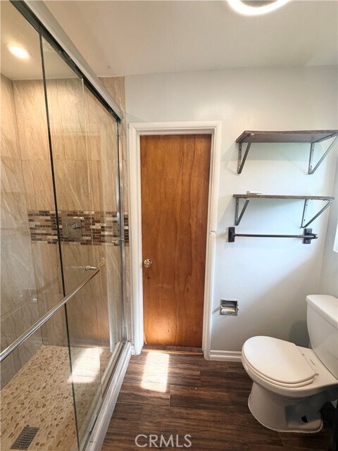 Building Photo - 323 E Holly St