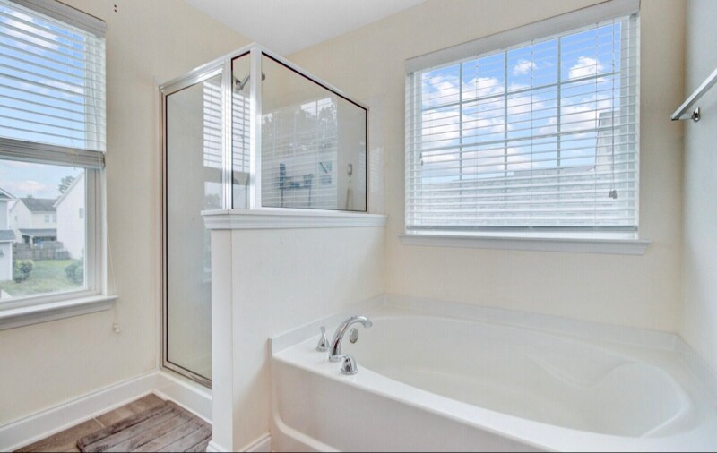 Building Photo - 520 Crossland Dr