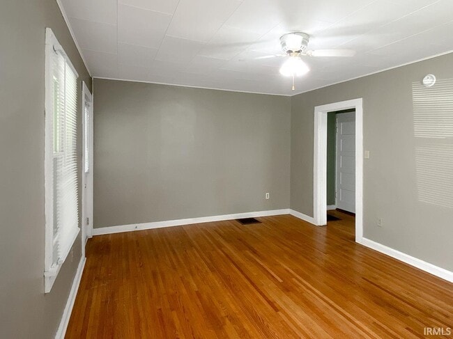 Building Photo - 519 S Swain Ave