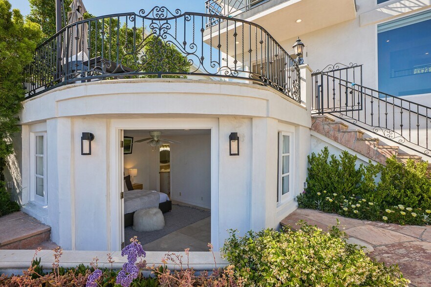 Building Photo - 2411 Mount Olympus Dr