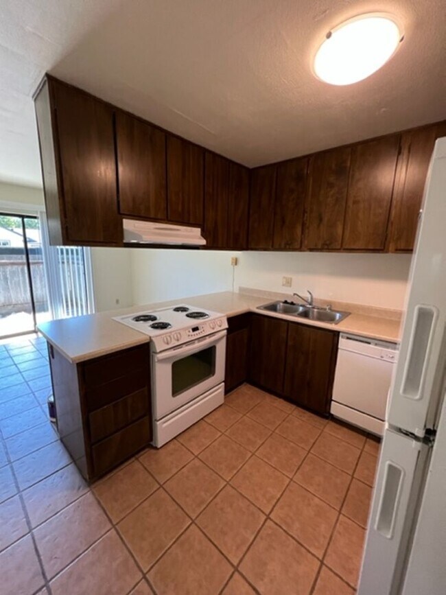 Building Photo - Spacious Condo with Private Patio