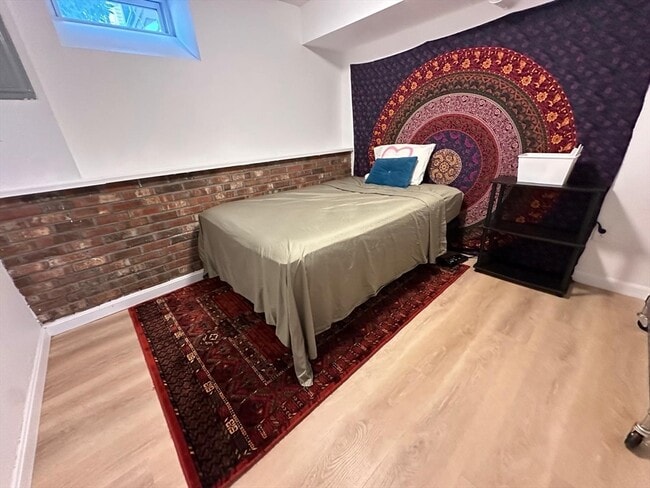 Building Photo - 14 Ashfield St