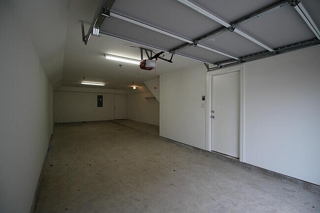 Building Photo - 2710 Hullsmith Dr