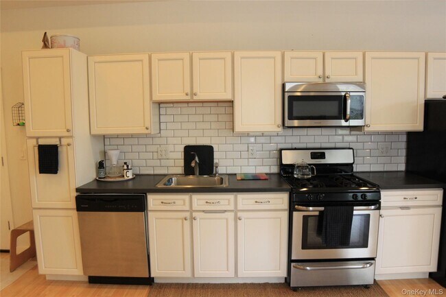 Building Photo - 217 Main St