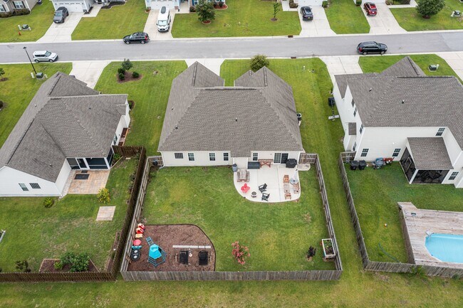 Building Photo - 239 Sailor St