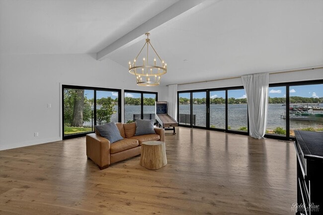 Building Photo - 2140 S Shore Dr
