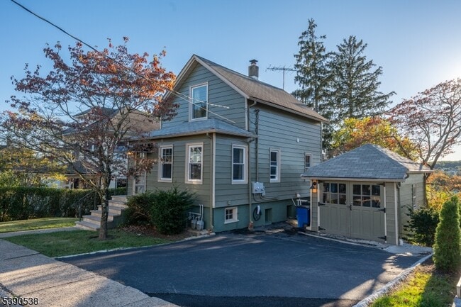 Building Photo - 1220 Birch St