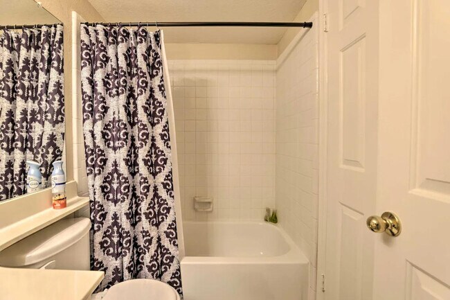 Building Photo - 170 E Guadalupe Rd