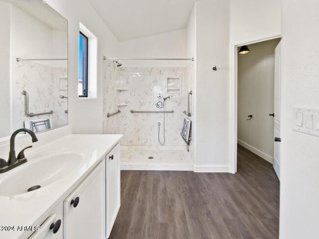 Building Photo - 866 S Cerise