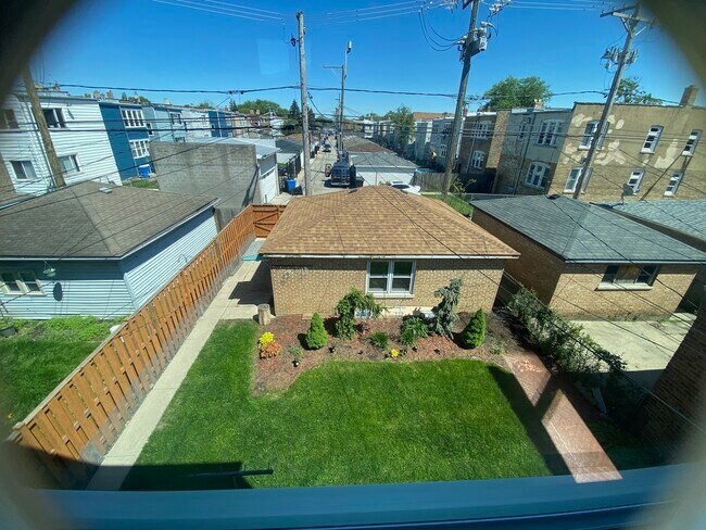 Building Photo - 2511 N Laramie Ave