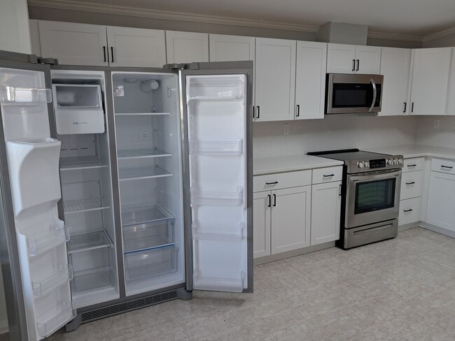 Building Photo - 55+ Community!!! Available May 23, 2025