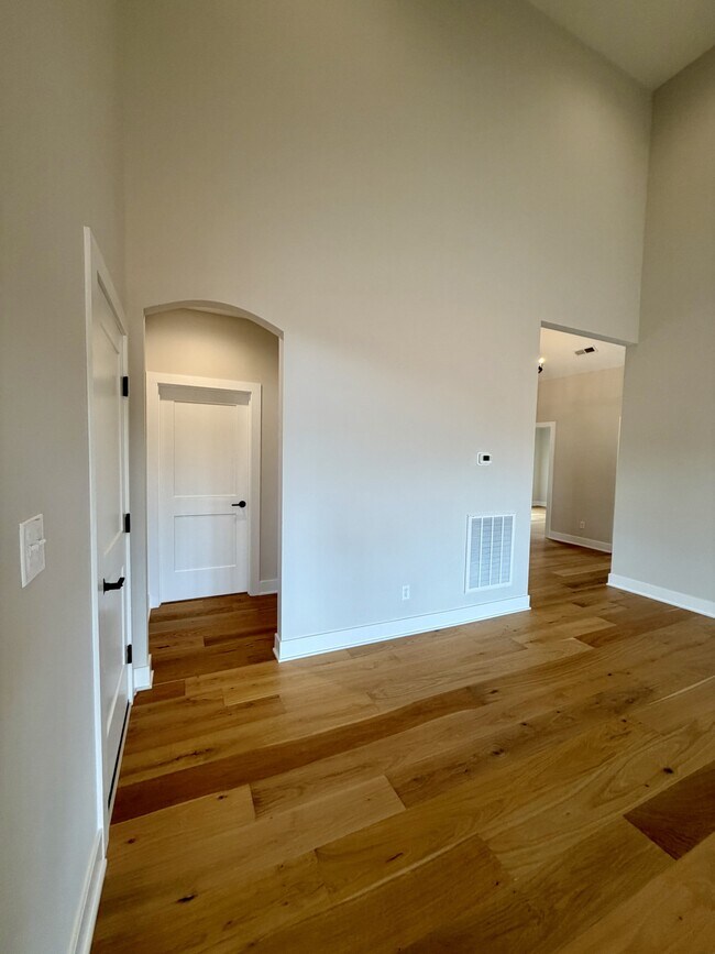Building Photo - 204 Crest Ridge Ct