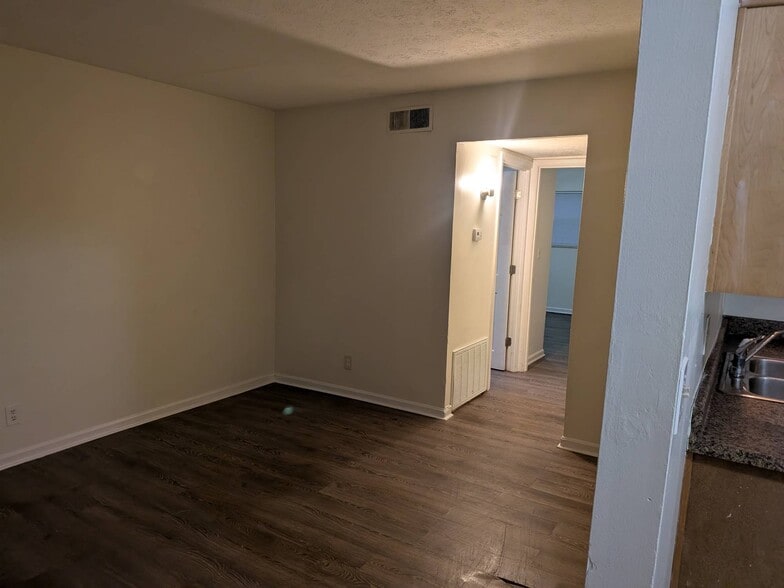 Building Photo - 3220 Fordhaven Rd