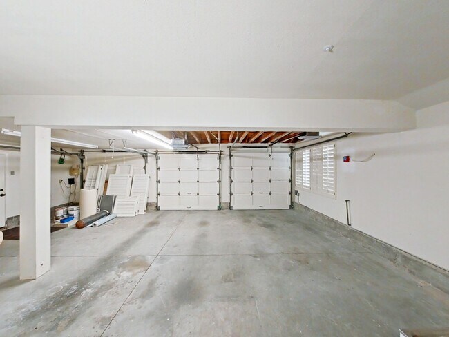 Building Photo - FURNISHED - Elegant 3 bedroom with office ...