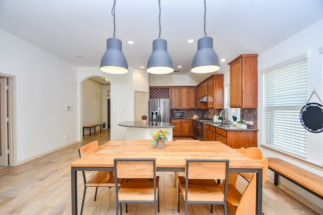 Building Photo - 16814 Ranger Ridge Dr