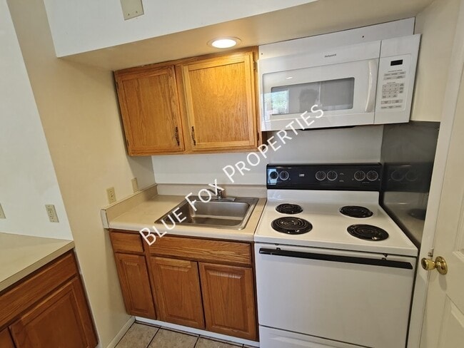 Building Photo - 3020 N Park Ave