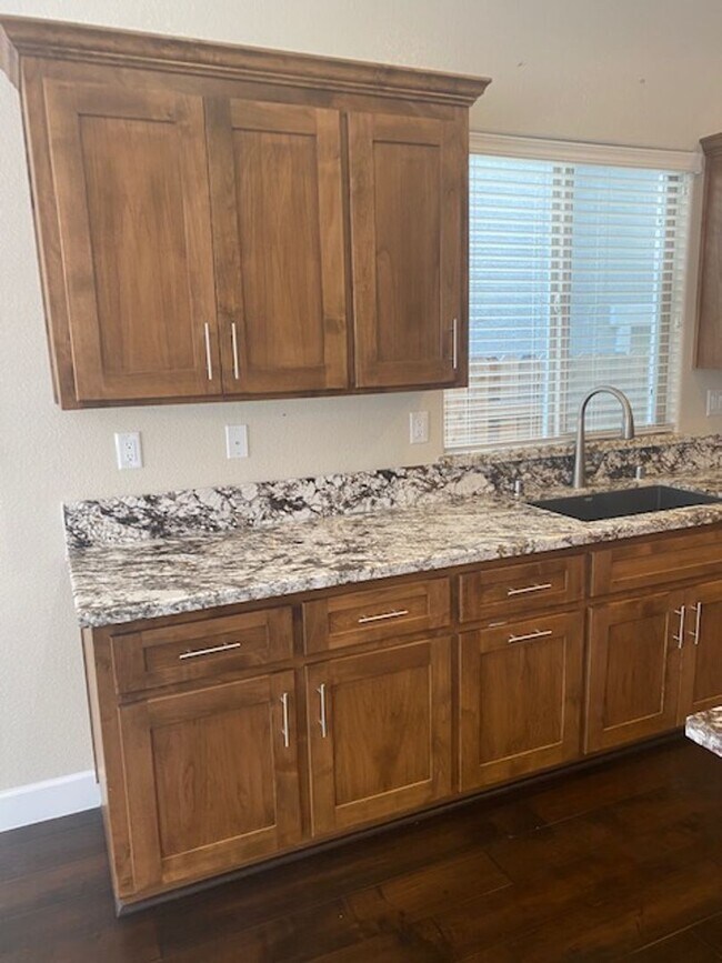 Building Photo - 2256 Ranch View Dr
