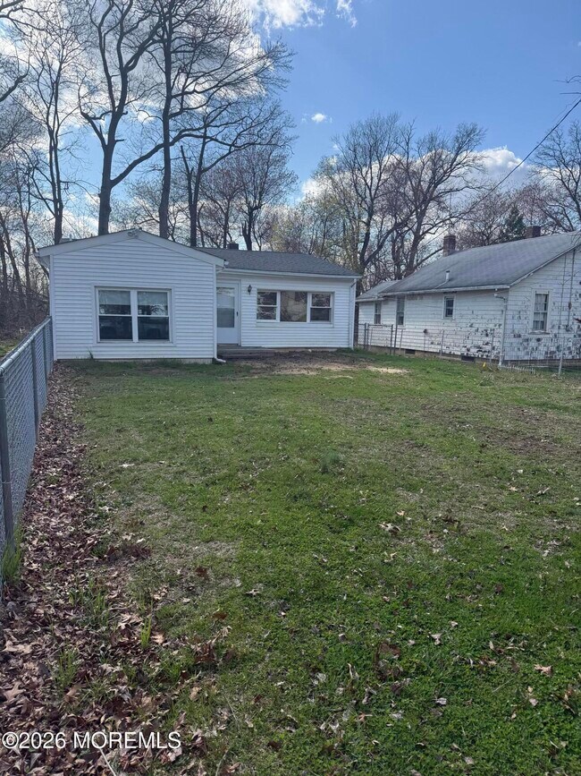 Building Photo - 33 Weaverville Rd