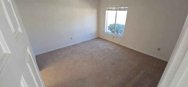 Building Photo - Prime Location – Just Minutes from Lake Sumter Landing and Spanish Springs!