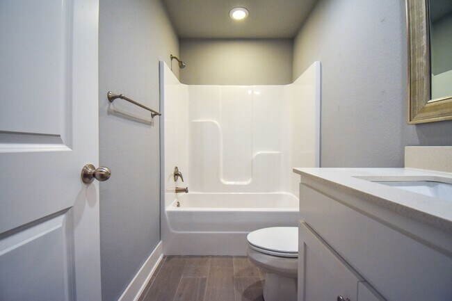 Building Photo - Luxurious 4 Bedroom, 3.5 Bathroom Home In Fayetteville, AR