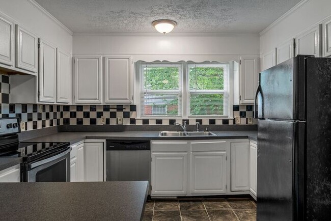 Building Photo - Home off Freeman Mill, Living Room Plus De...