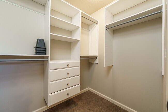 Building Photo - Cul-de-Sac Living at Its Best – Updated 3BR with Garage & A/C!